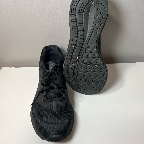 All black Nike Downshifter woman’s tennis shoes size 11 - Picture 4 of 7